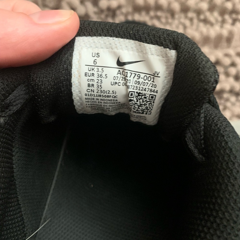 Nike shoes! - Picture 5 of 5